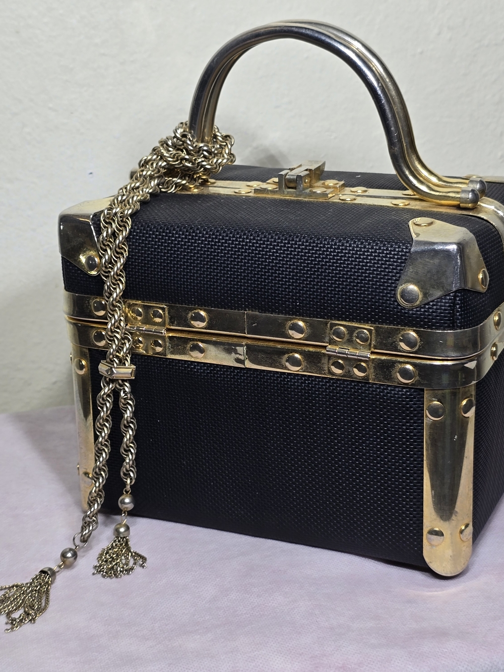 Vintage 1960s Metal Train Vanity Case Box Bag With Metal Tassle Necklace - Picture 4 of 14